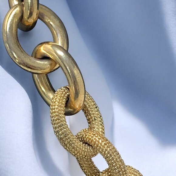 Banana Republic Gold-Tone Chunky Chain Necklace Textured Links Toggle Clasp 18" - Picture 3 of 7